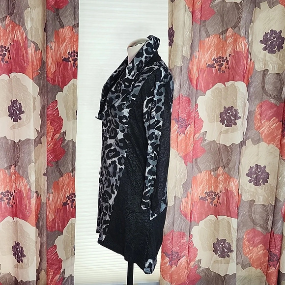 Parsley & Sage Hi Lo Leopard Print Scarf Neck Top sz S - Picture 5 of 10